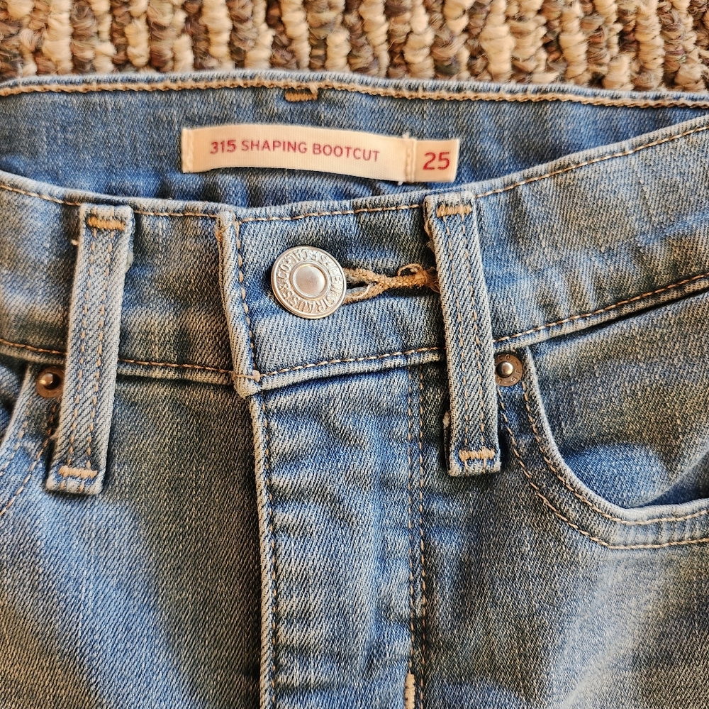 Womens LEVI shaping bootcut 25x30